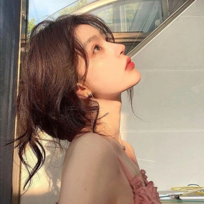 快穿炮灰她光芒璀璨